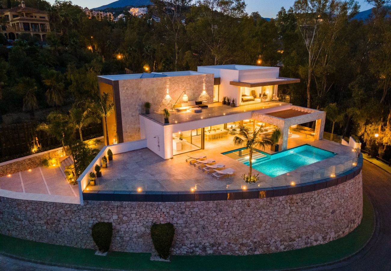Villa/Dettached house in La Quinta - Villa for sale in El Herrejo, Benahavis