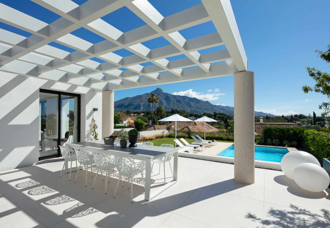 Villa/Dettached house in Marbella - Villa for sale in Aloha, Nueva Andalucia