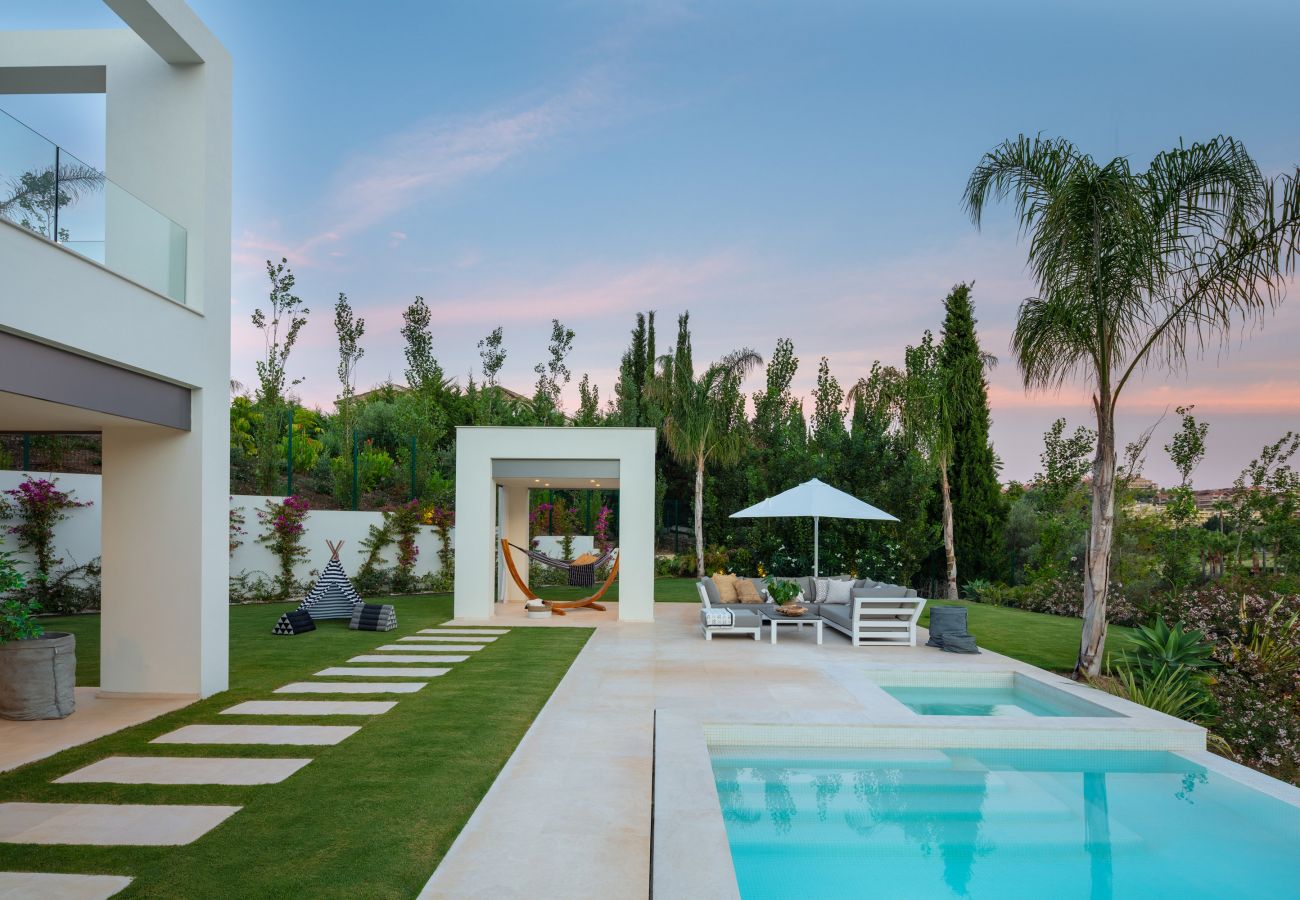 Villa/Dettached house in Marbella - Luxury villa for sale La Cerquilla Marbella