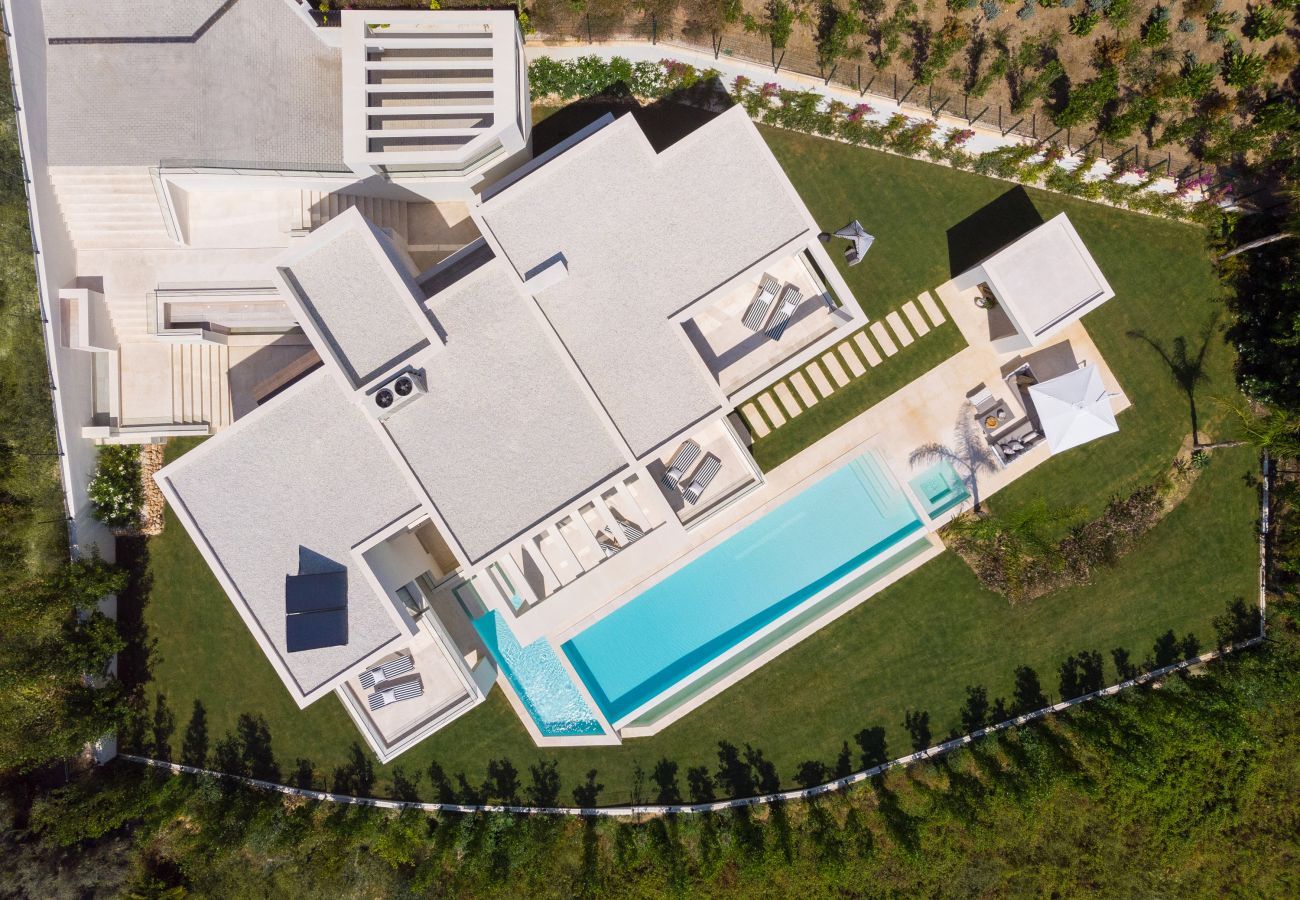 Villa/Dettached house in Marbella - Luxury villa for sale La Cerquilla Marbella