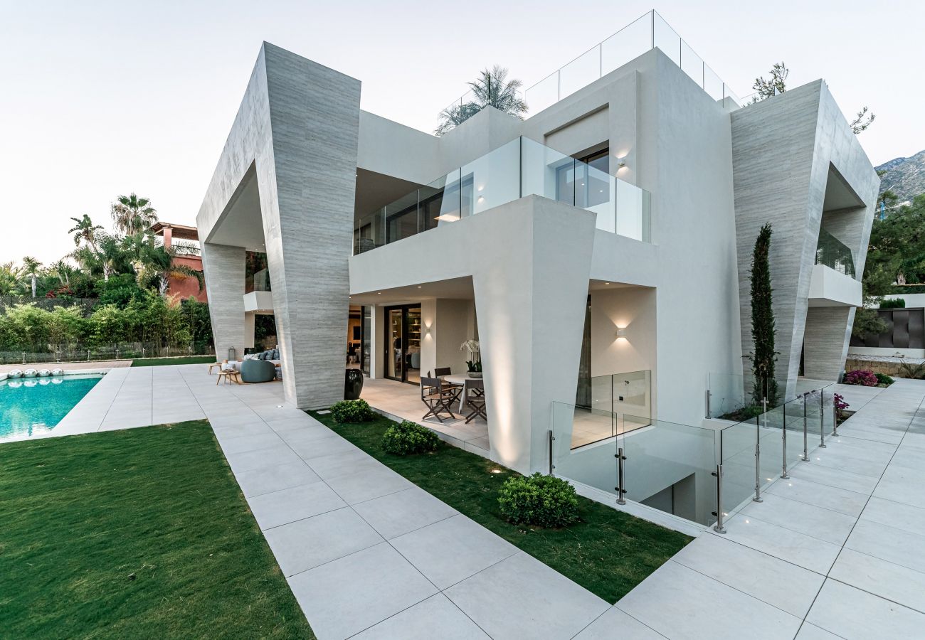 Villa/Dettached house in Marbella - Spectacular villa for sale in Sierra Blanca, Marbella
