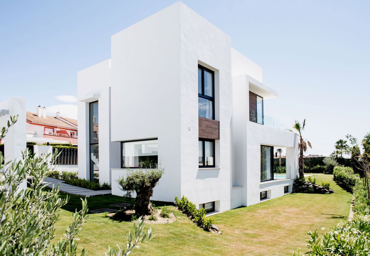 Villa/Dettached house in Marbella - New built villas in El Paraiso