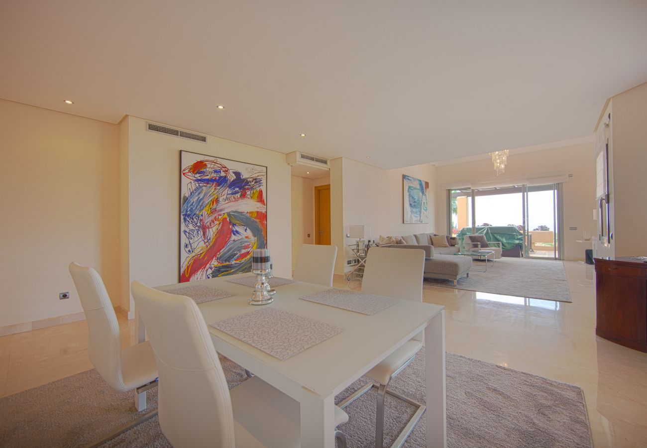 Penthouse in Marbella - Mansion Club Marbella two bedroom apartment with sea views for sale