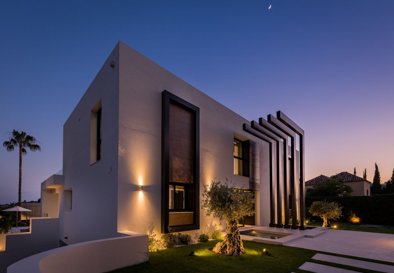 Villa/Dettached house in Marbella - Luxury modern villa in Nueva Andalucia