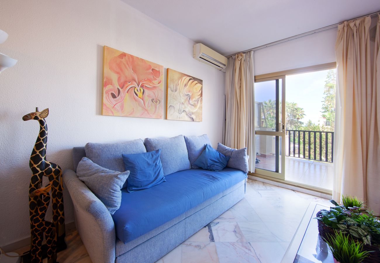 Studio in Marbella - Romana Playa 725 -beachside studio for rent in Elviria