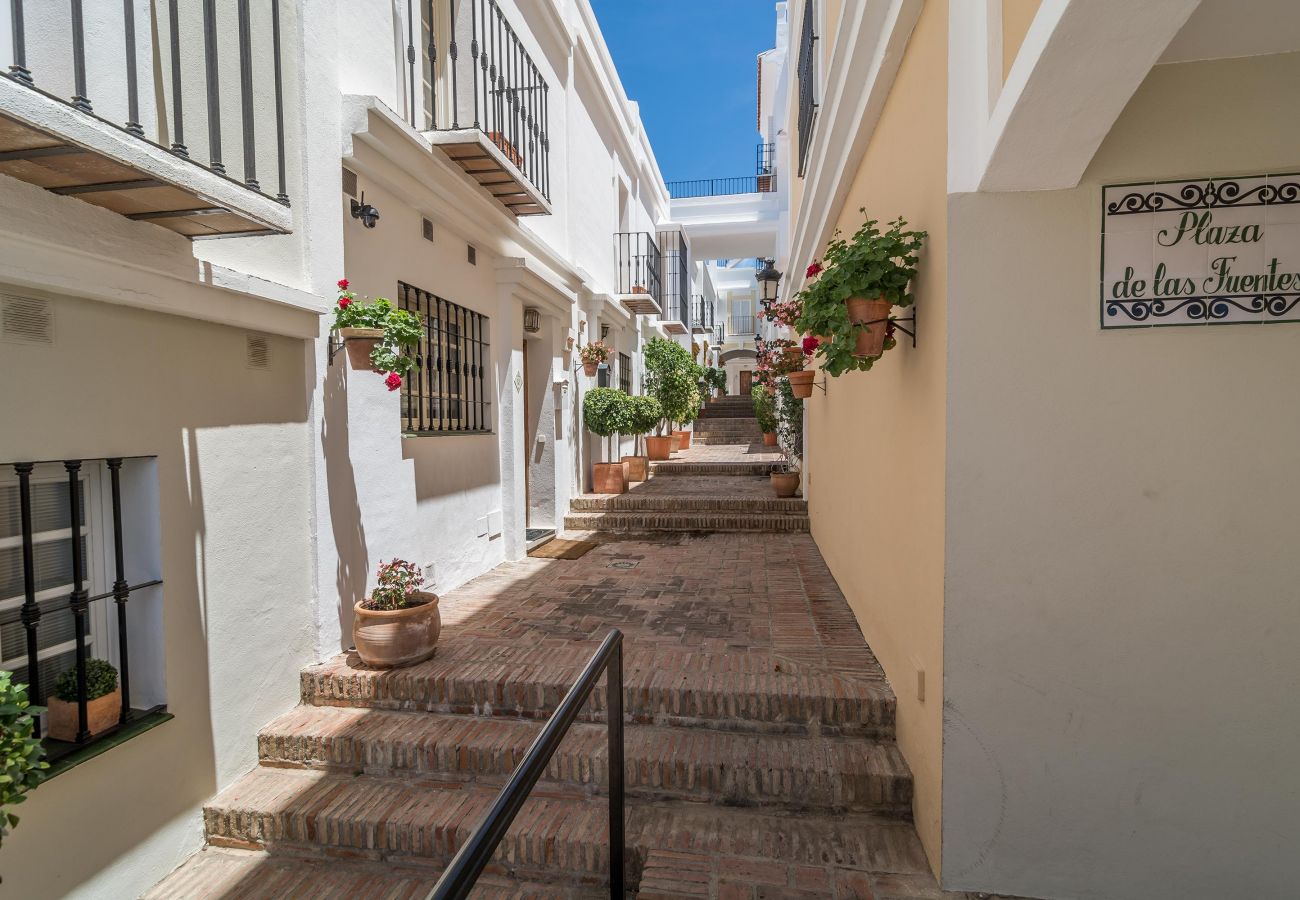 Townhouse in Nueva andalucia -  AP128- Spacious Townhouse, lovely  
