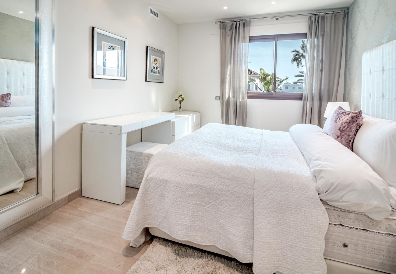 Apartment in Nueva andalucia - MDB19 - Luxury 4 bedroom penthouse 
