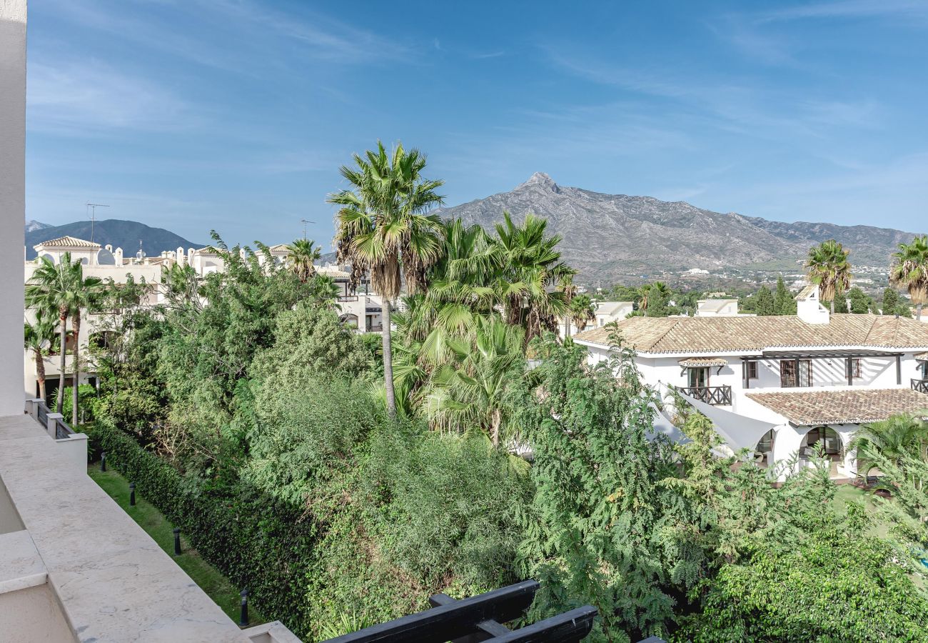 Apartment in Nueva andalucia - Large penthouse, close to Puerto Banus, families only