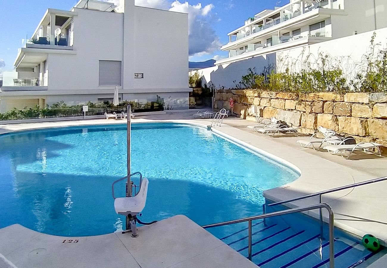 Apartment in Estepona - Spacious south facing holiday apartment, 5 min to beach