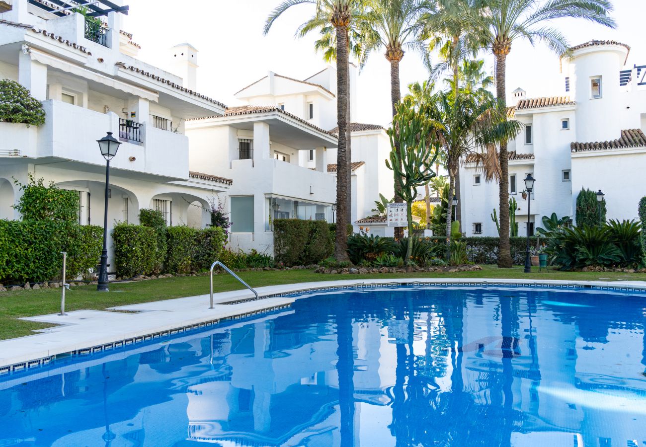 Apartment in Marbella - Los Naranjos 8, two bedroom ground floor apartment near Puerto Banus