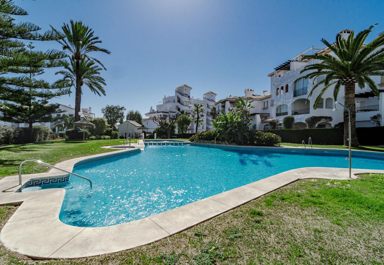 Apartment in Nueva andalucia - Holiday apartment, perfect location, families only