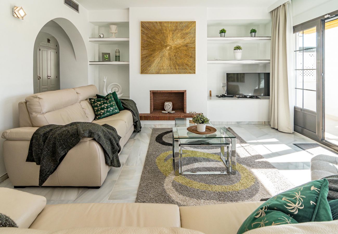Apartment in Nueva andalucia - Spacious holiday apartment in Aldea Blanca, Puerto Banus 
