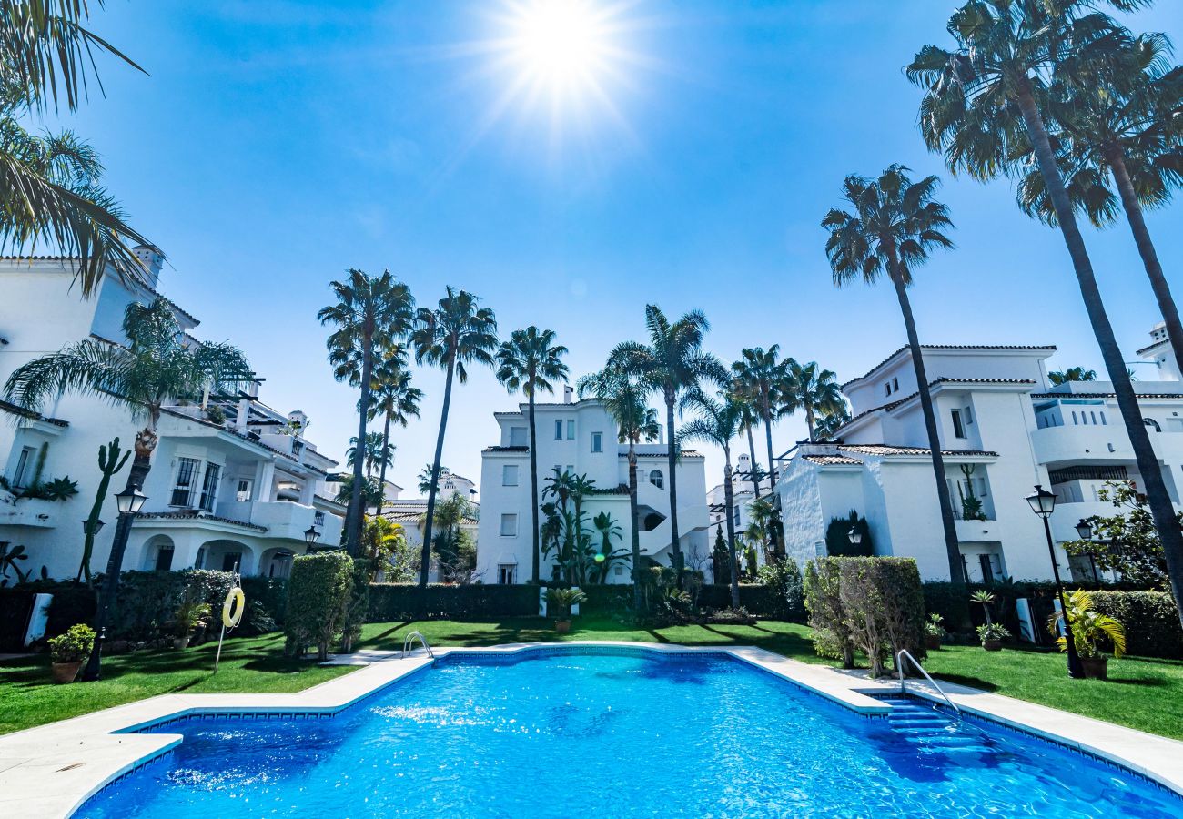 Townhouse in Nueva andalucia - LNM.39-Luxury flat close to Puerto Banus (Roomservice Marbella SL)