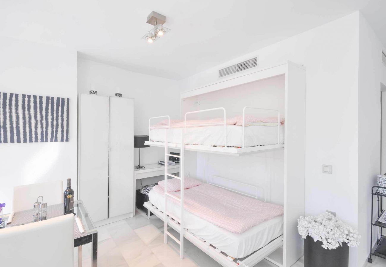 Apartment in Marbella - Cozy 4 sleep flat in Marbella, great location