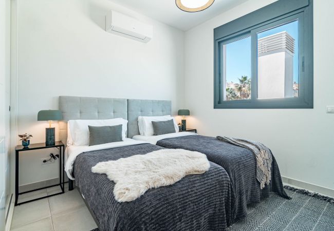 Apartment in Estepona - CDG1-Beautiful 2-bedroom penthouse apartment in Cortijos del Golf