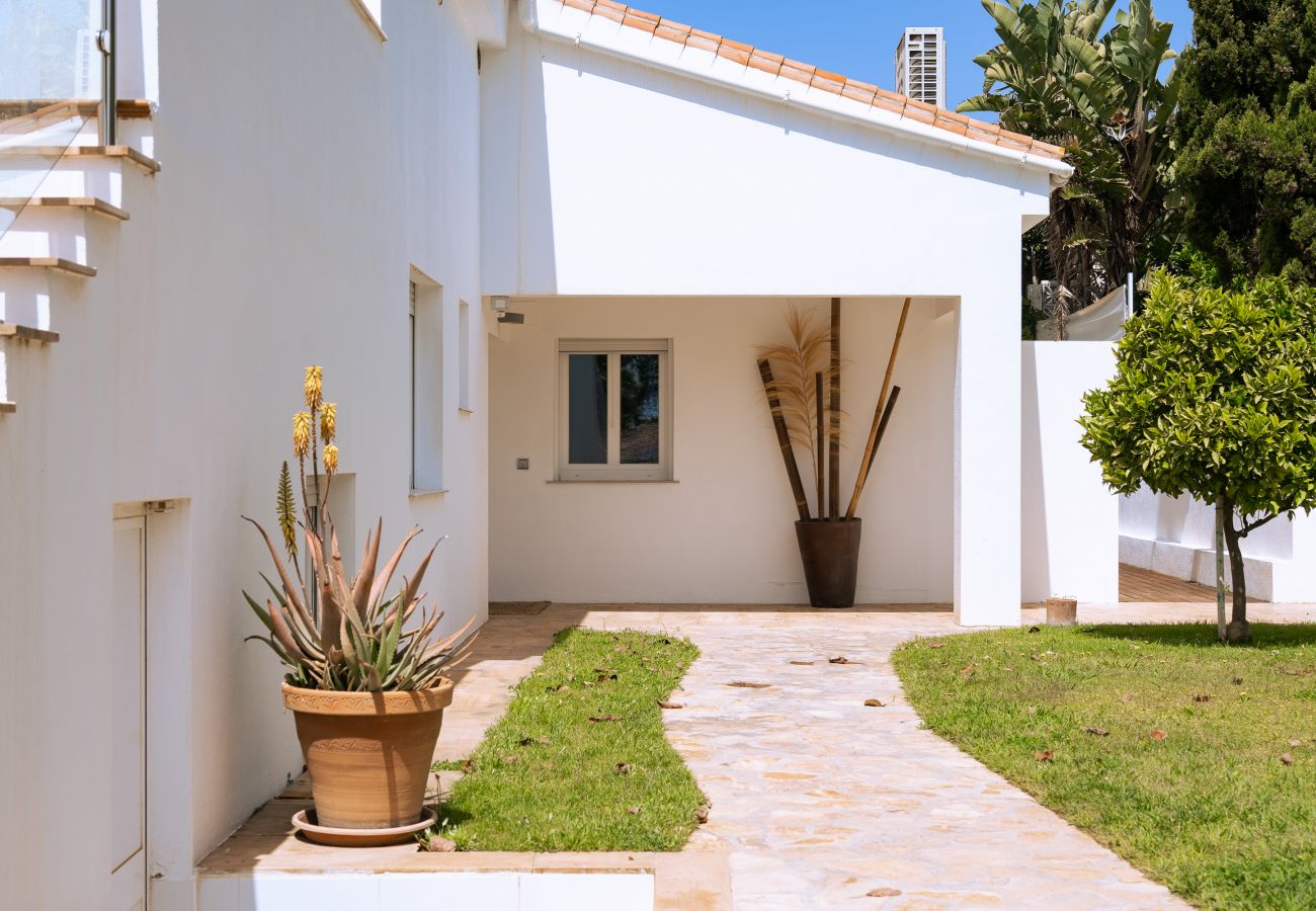 Villa in Marbella - Villa Madrugada - beachside villa in Costabella