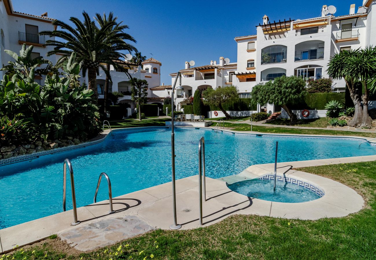 Apartment in Nueva andalucia - CB1- Sweet flat, shared pool in perfect location 