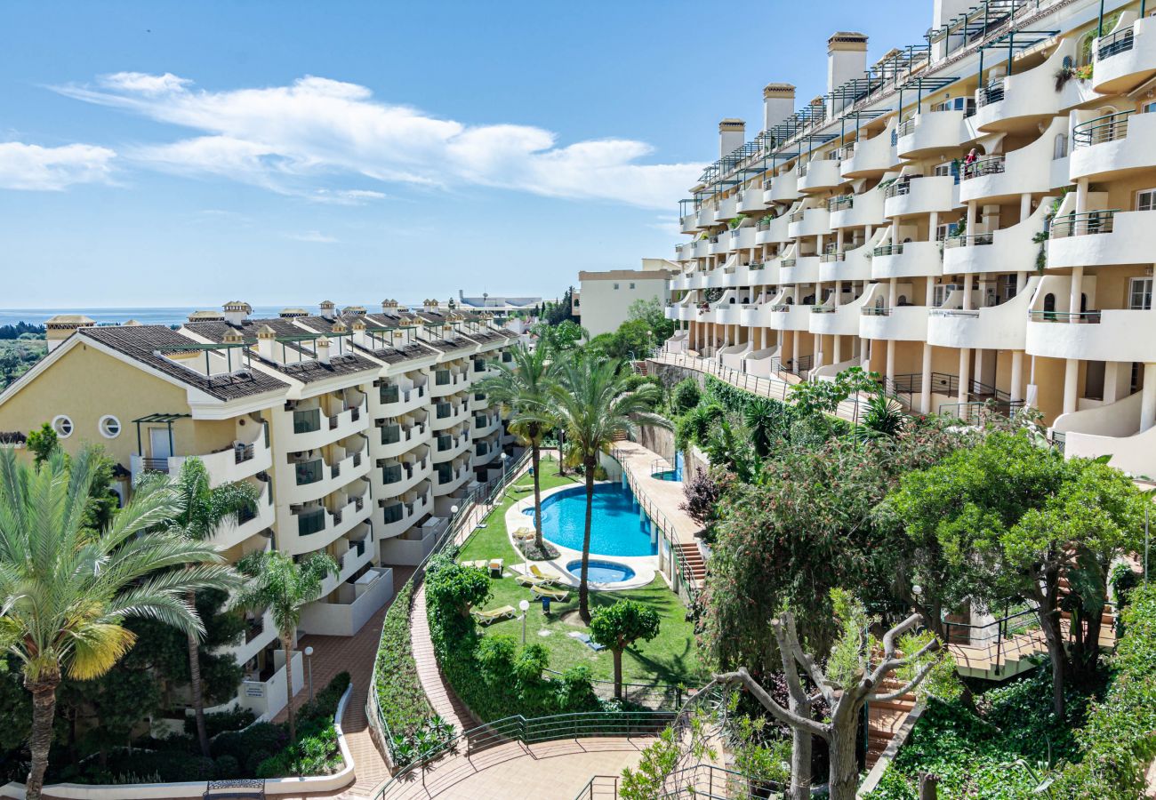 Apartment in Nueva andalucia - SAA3- Spacious apartment close to beach 