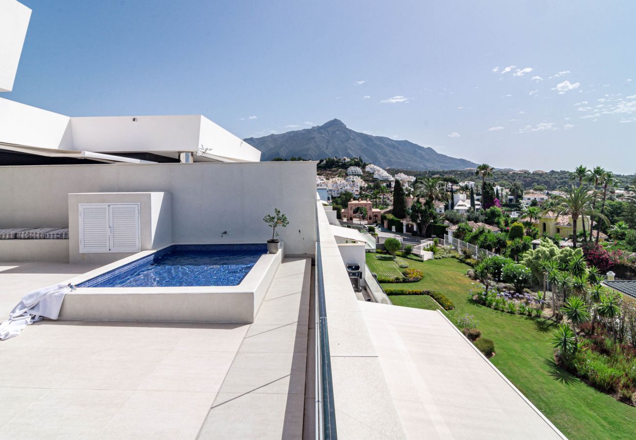 Apartment in Nueva andalucia - AZM- Stunning penthouse in the golf valley