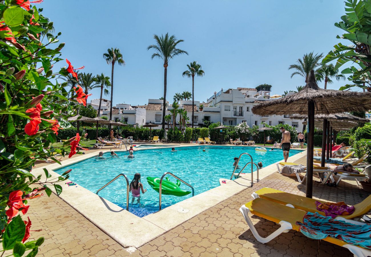 Apartment in San Pedro de Alcántara - ADP- Exclusive BEACH FRONT flat. Walking distance to everything!