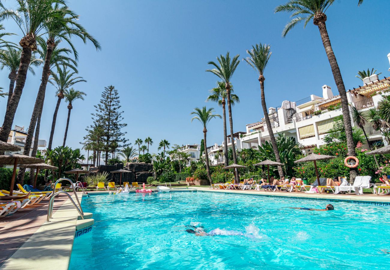 Apartment in San Pedro de Alcántara - ADP- Exclusive BEACH FRONT flat. Walking distance to everything!