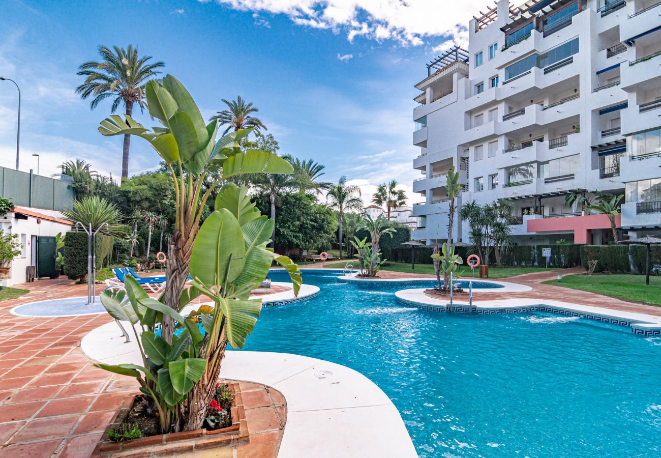 Apartment in Puerto Banus - Pleasant holiday flat in Puerto Banus 200 to beach 