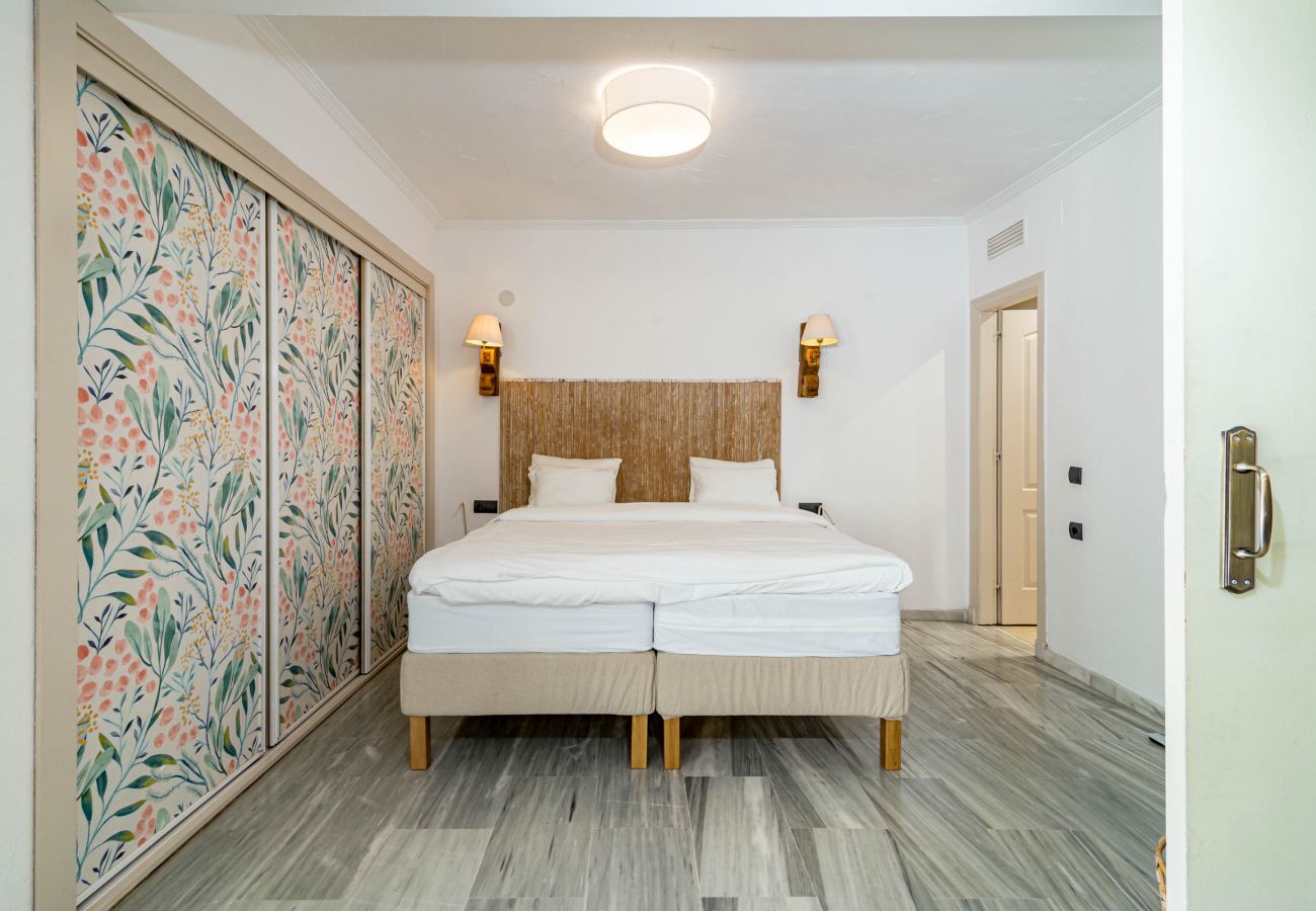 Apartment in Marbella - Spacious apartment in Golden beach Elviria