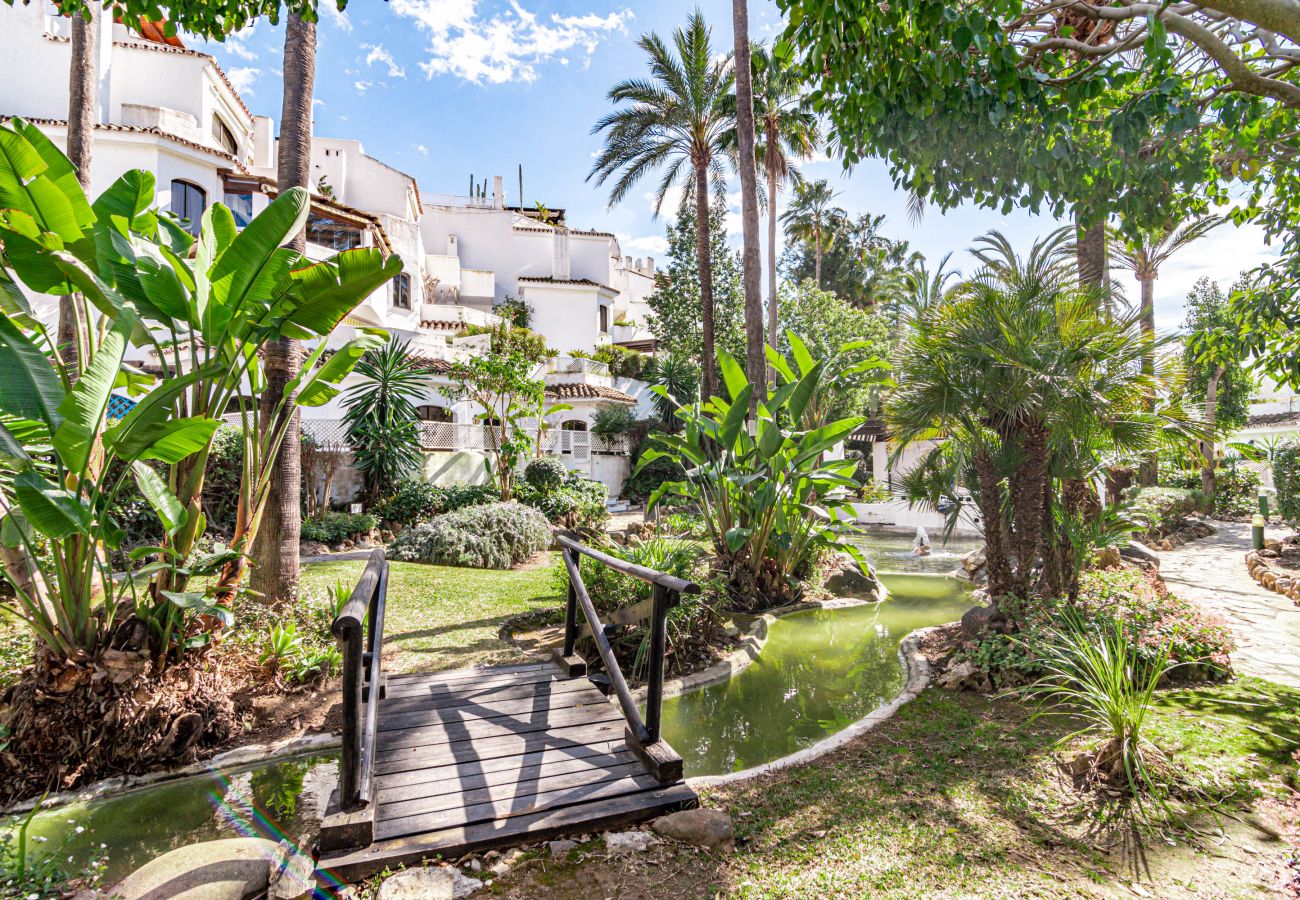 Apartment in Marbella - Casa Golden Beach I by Roomservices
