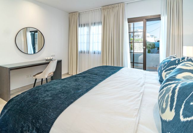 Apartment in Marbella - AB26- Casa blanca Puerto banus by Roomservices