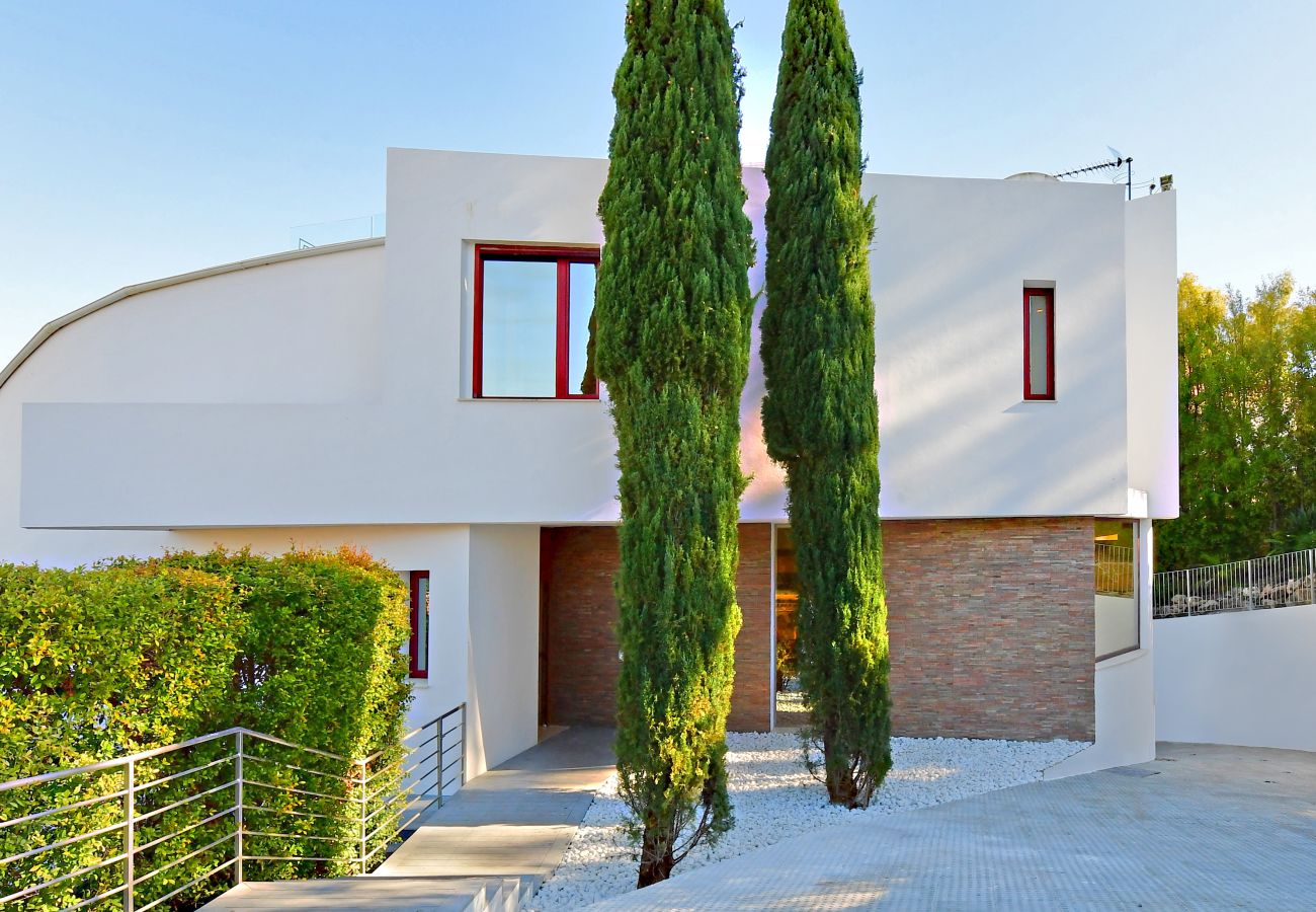 Villa in Marbella - Villa White - Nueva Andalucia