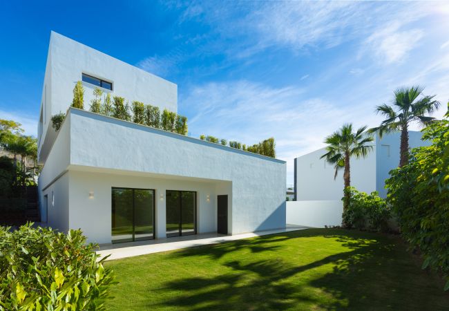 Villa/Dettached house in La Quinta - Hernan Cortes
