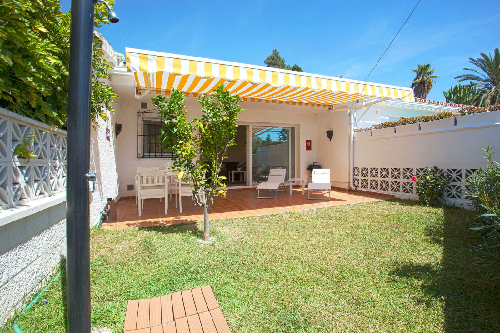 Charming beachside house Costabella, Marbella