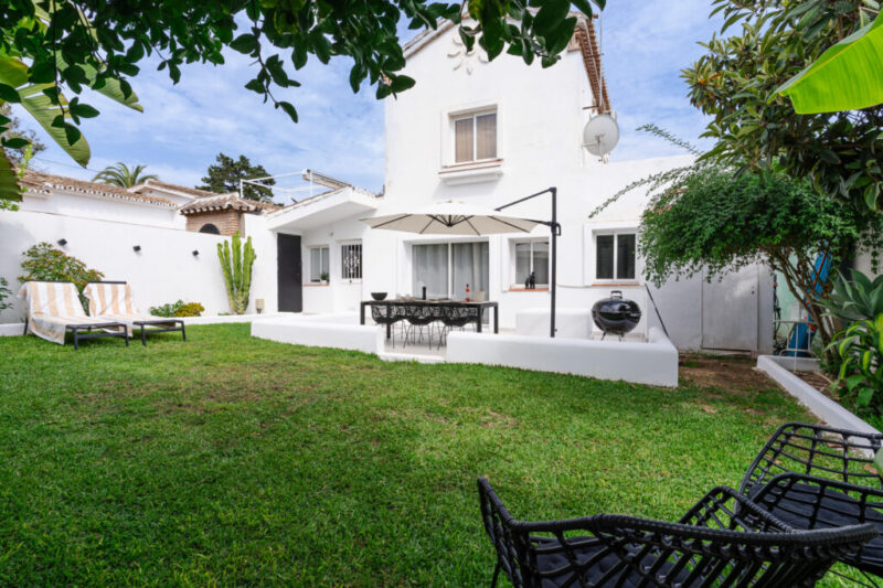 Small beachside house in Costabella, Marbella