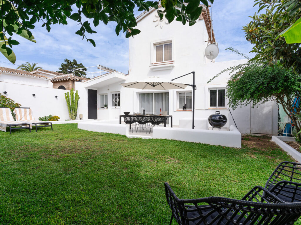 Small beachside house in Costabella, Marbella