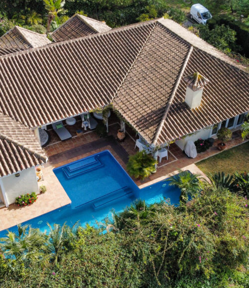 Espectacular villa con mucha privacidad en Elviria