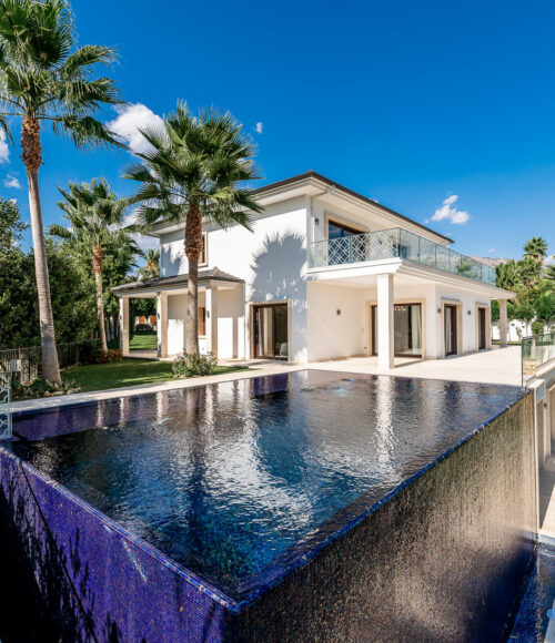 Luxury Front line Golf Villa in Nueva Andalucia