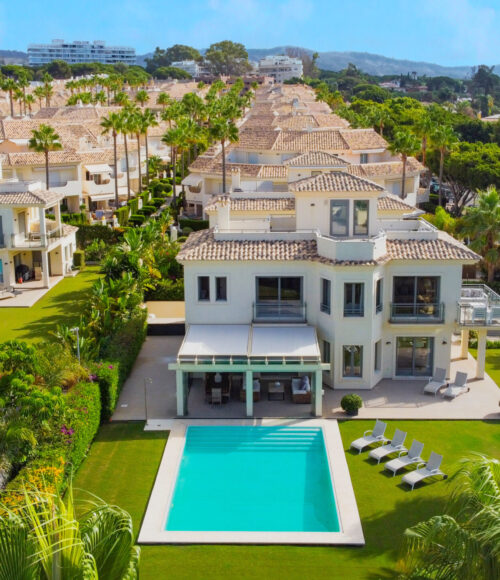 Escape to Paradise: Luxurious 5-Bedroom Beachfront Villa in Costabella