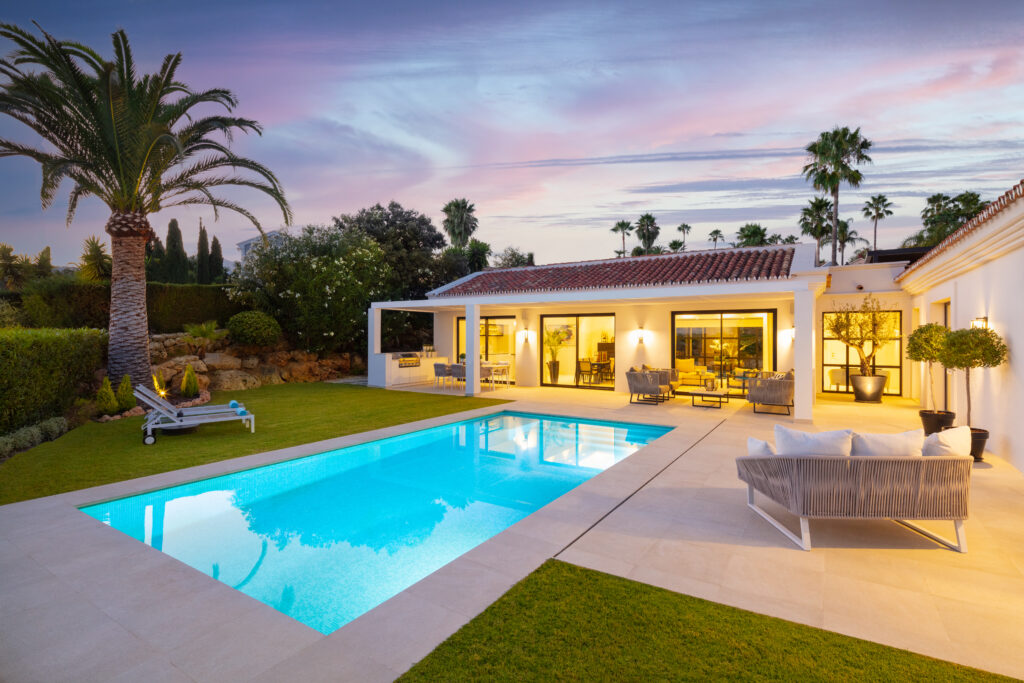 Casa Casiopea – Una Fusión Atemporal de Encanto Andaluz y Lujo Moderno