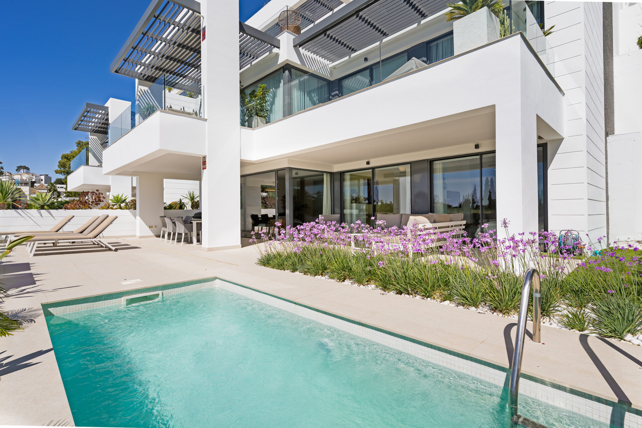 Aqualina by Time & Home – apartamento de dos habitaciones con piscina privada